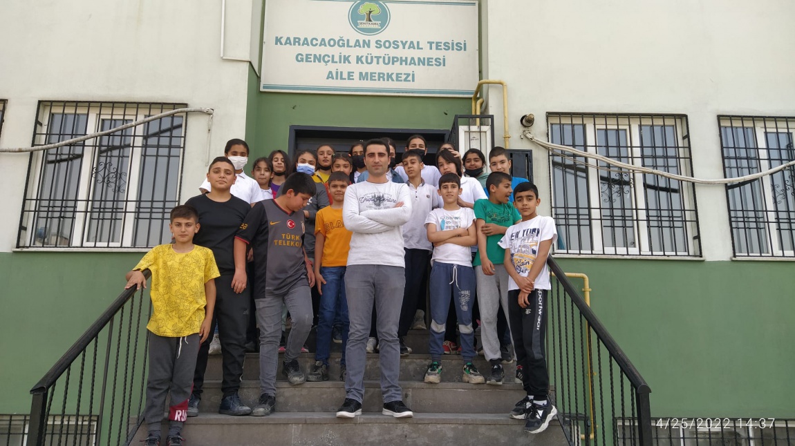 Karacaoğlan Gençlik kütüphanesi gezisi 6P sınıfı